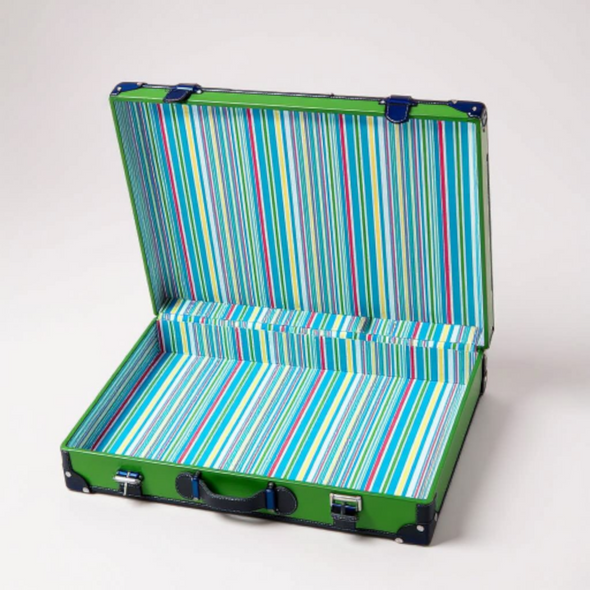 C. Wonder Green Leather Decorative Retro Luggage