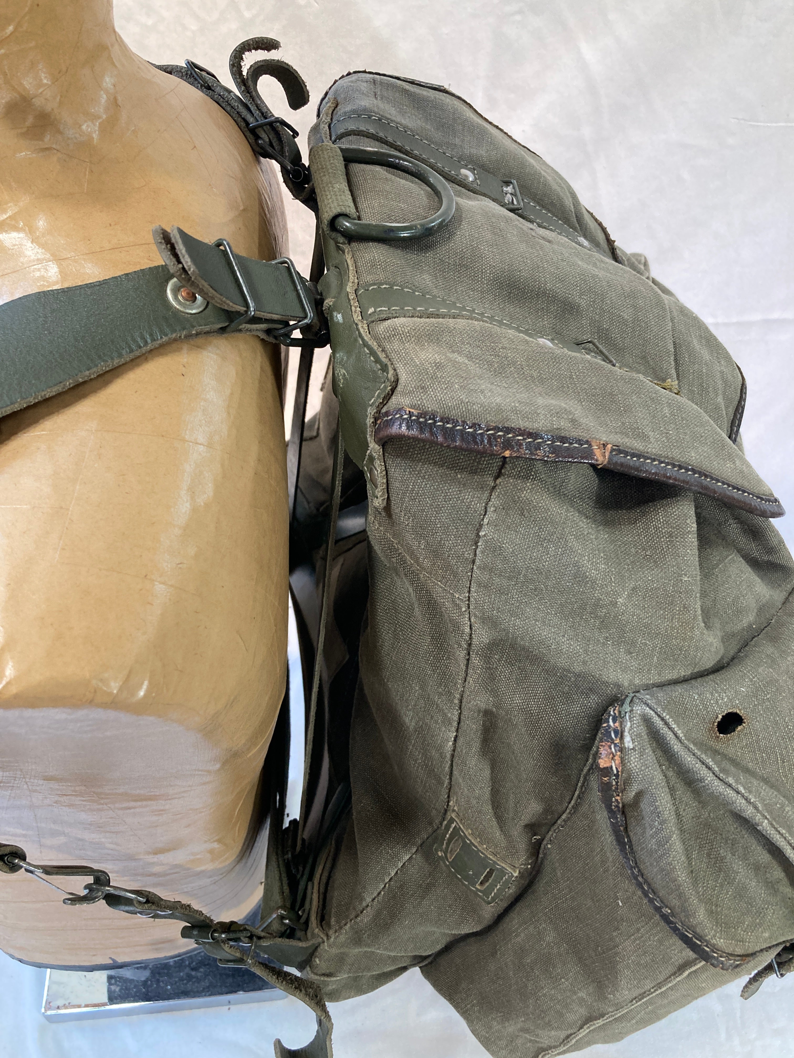 French Military Green Canvas Rucksack with Frame – camoLOTS.com
