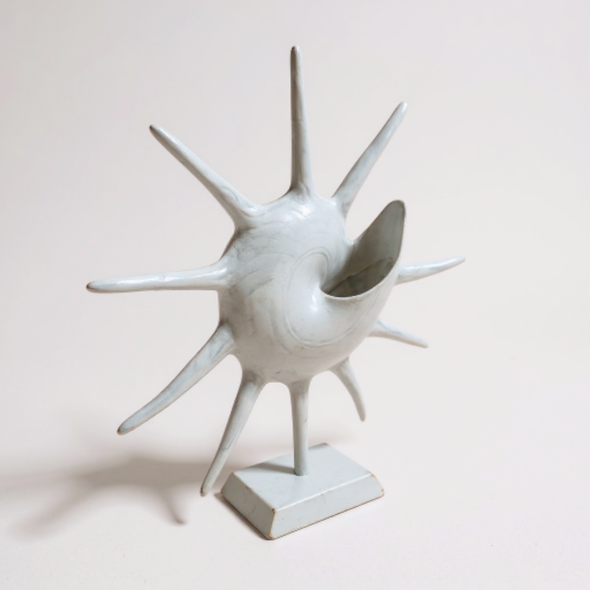 C.Wonder Ceramic Conch Shell Sculpture
