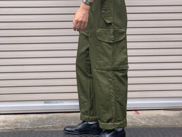 CANADIAN Military wind pants , medium short