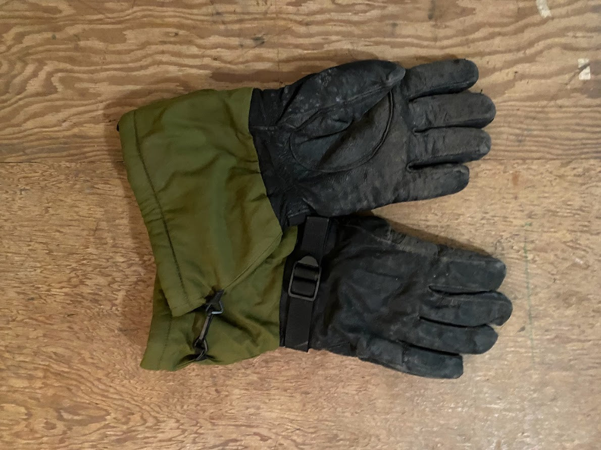 Vintage Canadian Military Gore-Tex Arctic Leather Gloves – Insulated Cold Weather Gear